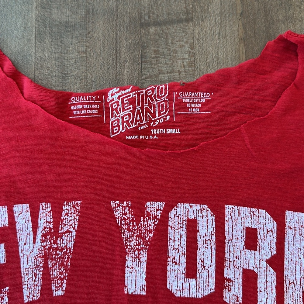 ❤️ Original Retro Brand “New York City” cropped, cutoff tee ❤️ - Picture 2 of 6